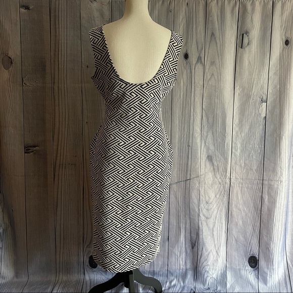 ✅host Pick✅ RD Style Sleeveless Dress, Medium - Picture 3 of 7